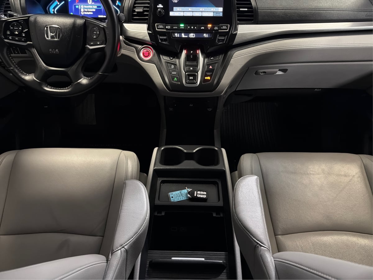 Photo 18 of this Honda Odyssey