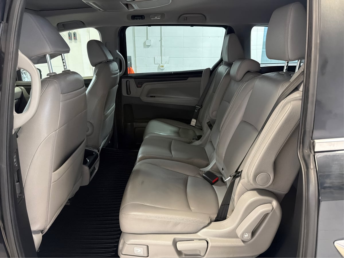Photo 10 of this Honda Odyssey