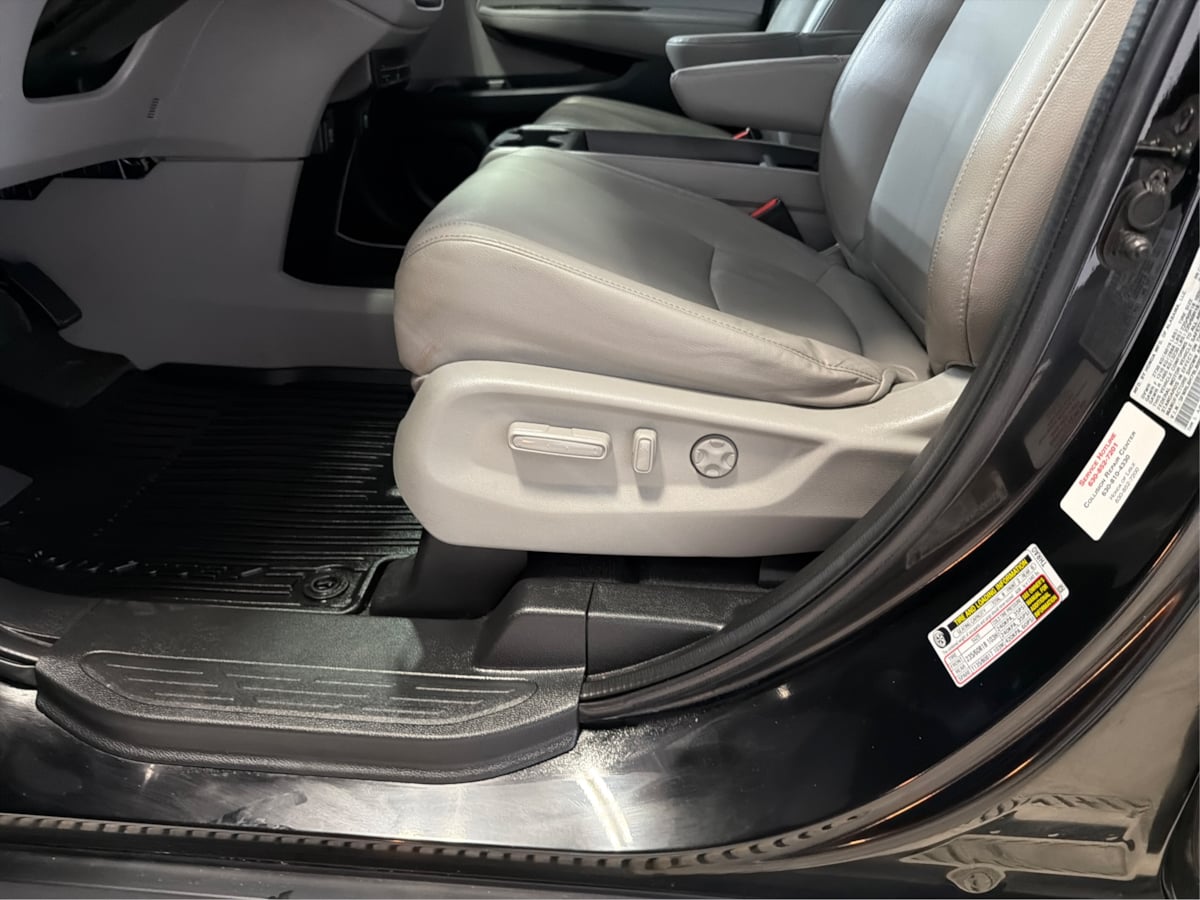 Photo 21 of this Honda Odyssey