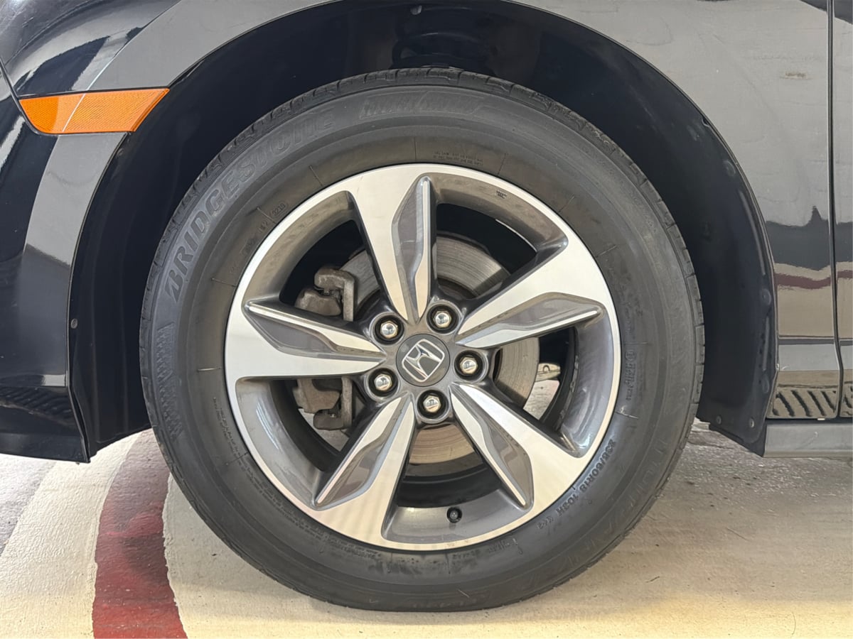 Photo 13 of this Honda Odyssey