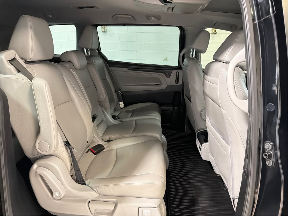 Photo 16 of this Honda Odyssey