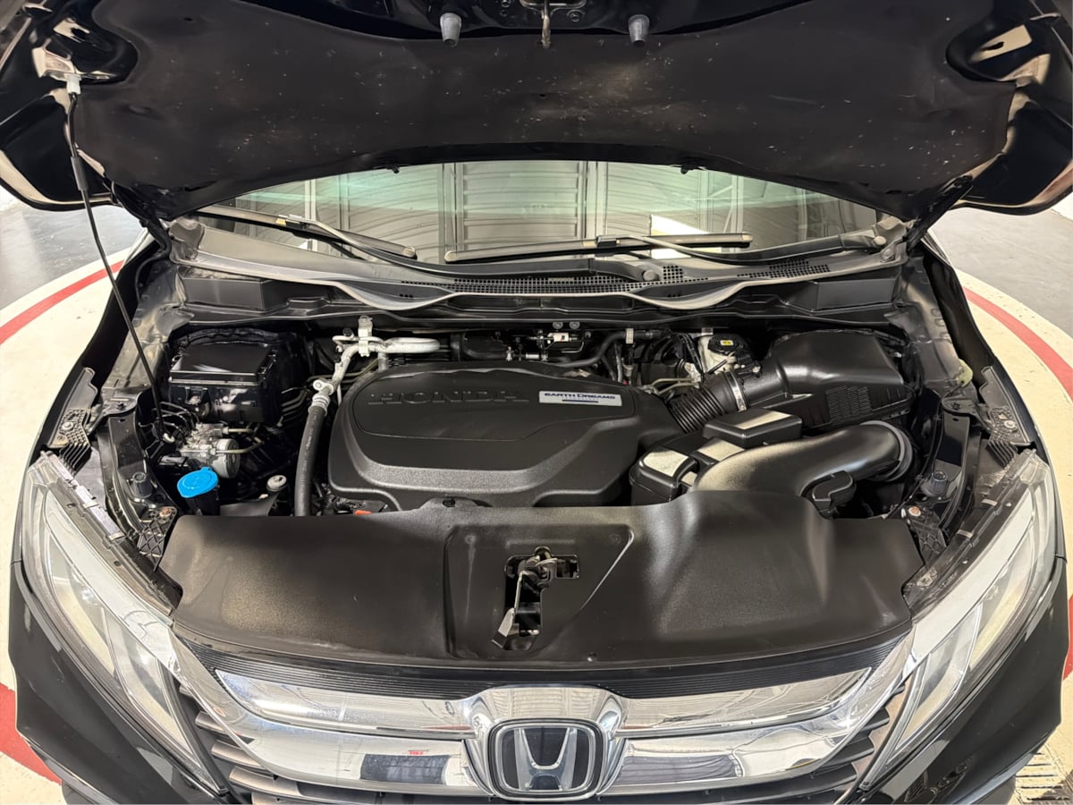 Photo 11 of this Honda Odyssey