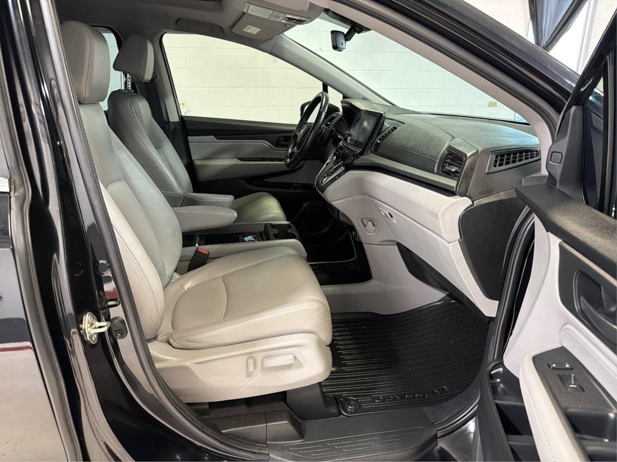 Photo 15 of this Honda Odyssey