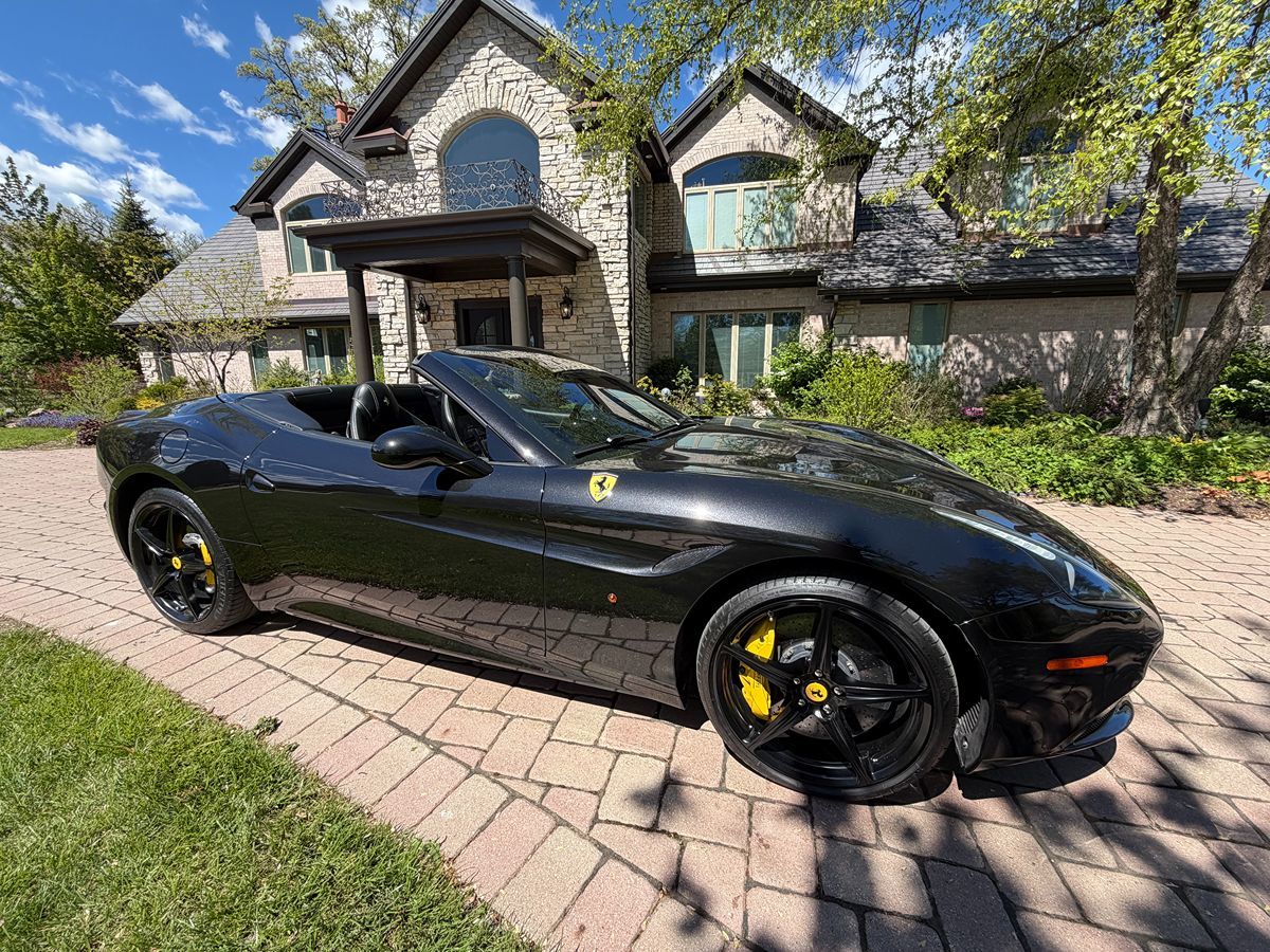2015 Ferrari California T Base - Photo 2
