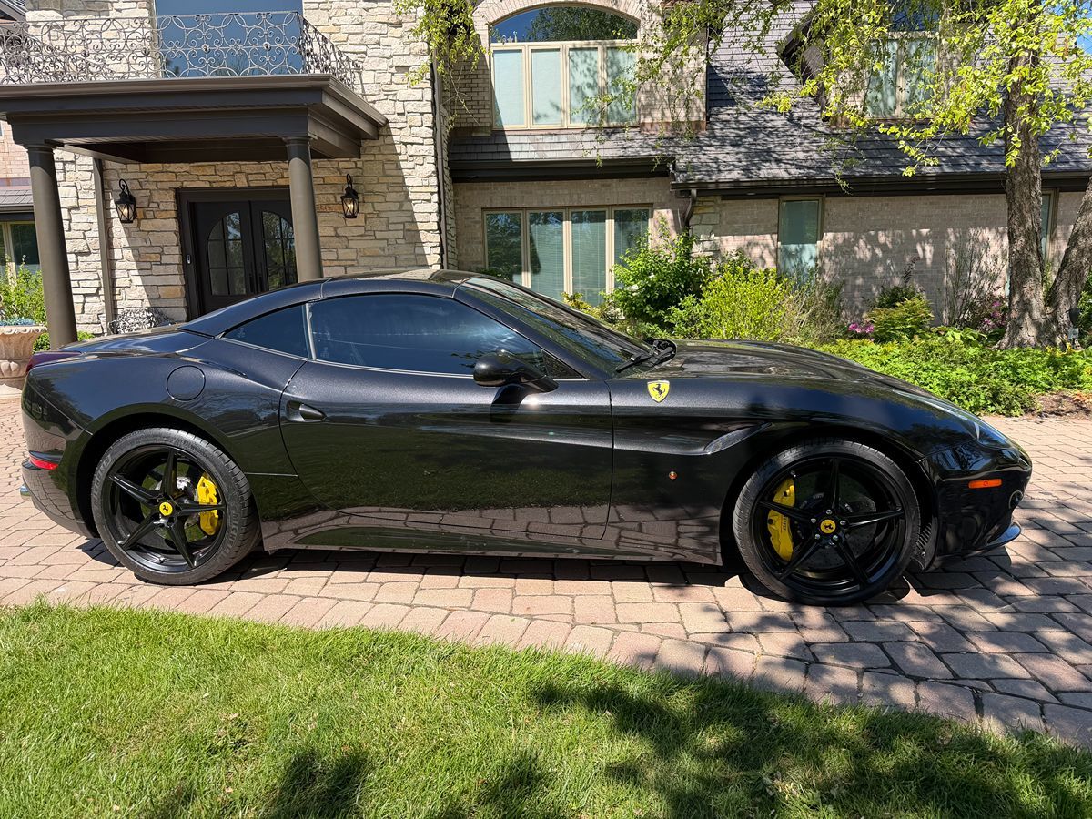 2015 Ferrari California T Base - Photo 3