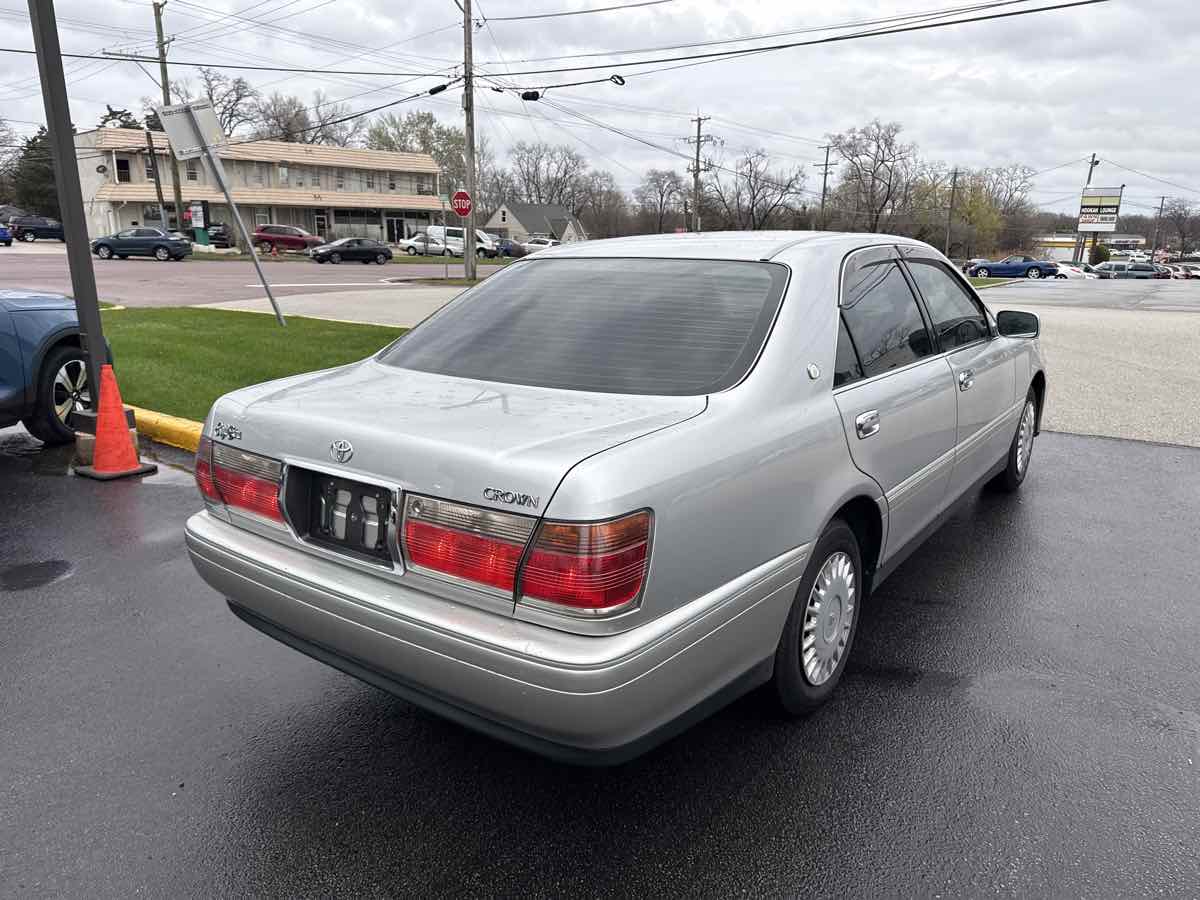 Photo 3 of this Toyota Crown Royal