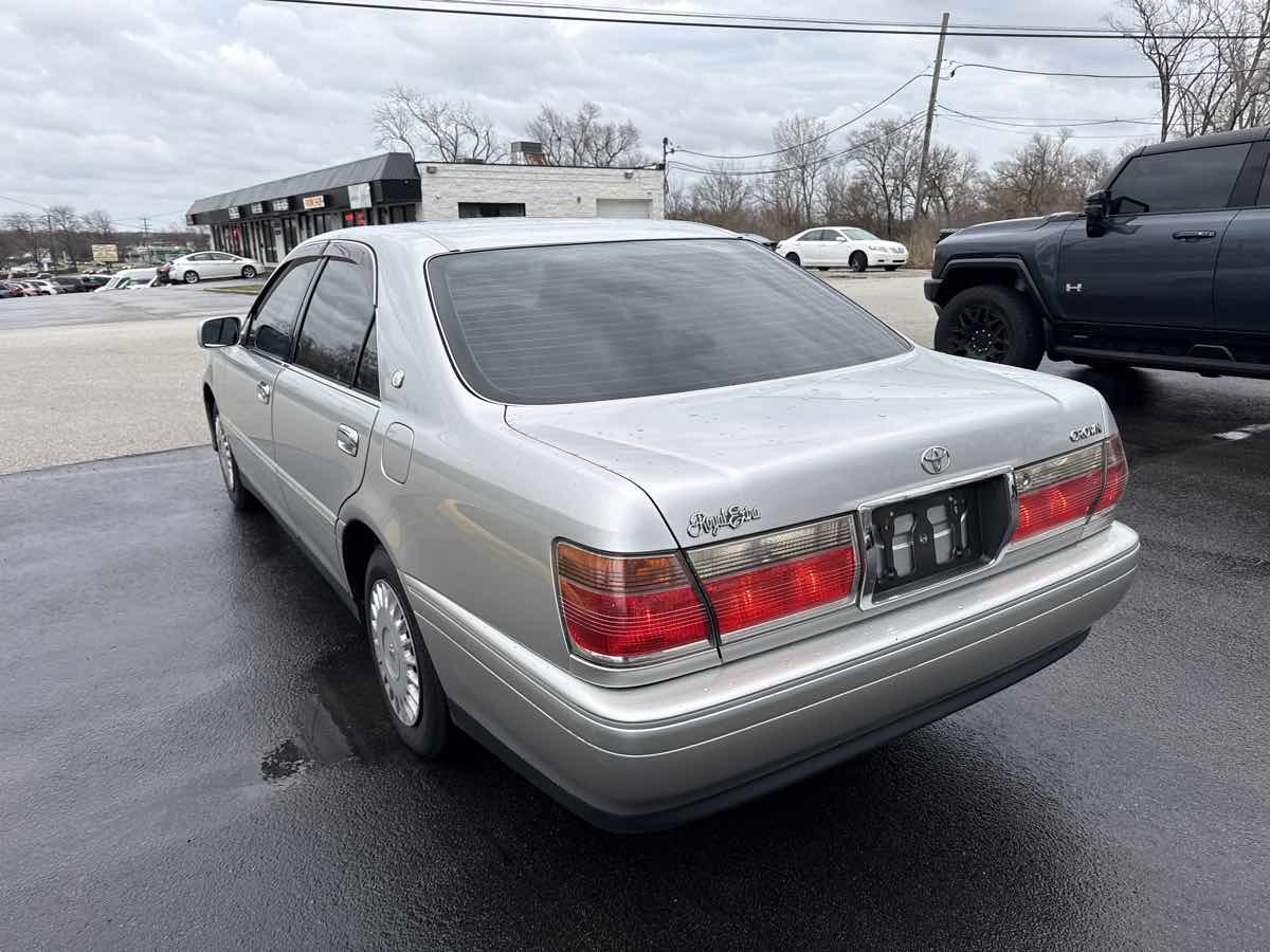 Photo 5 of this Toyota Crown Royal