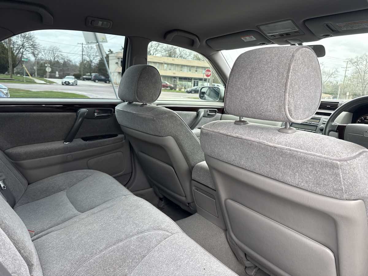 Photo 16 of this Toyota Crown Royal