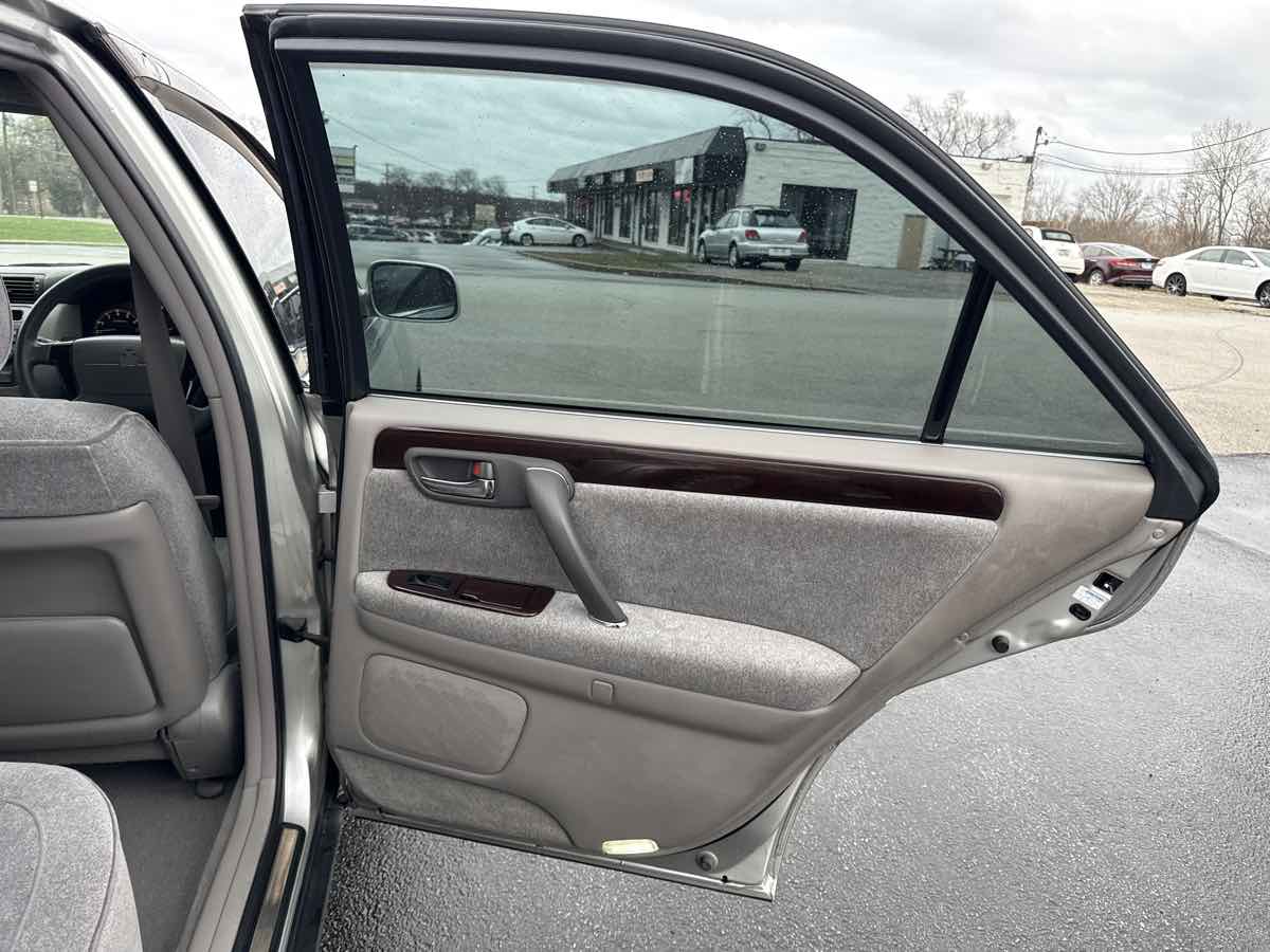 Photo 17 of this Toyota Crown Royal