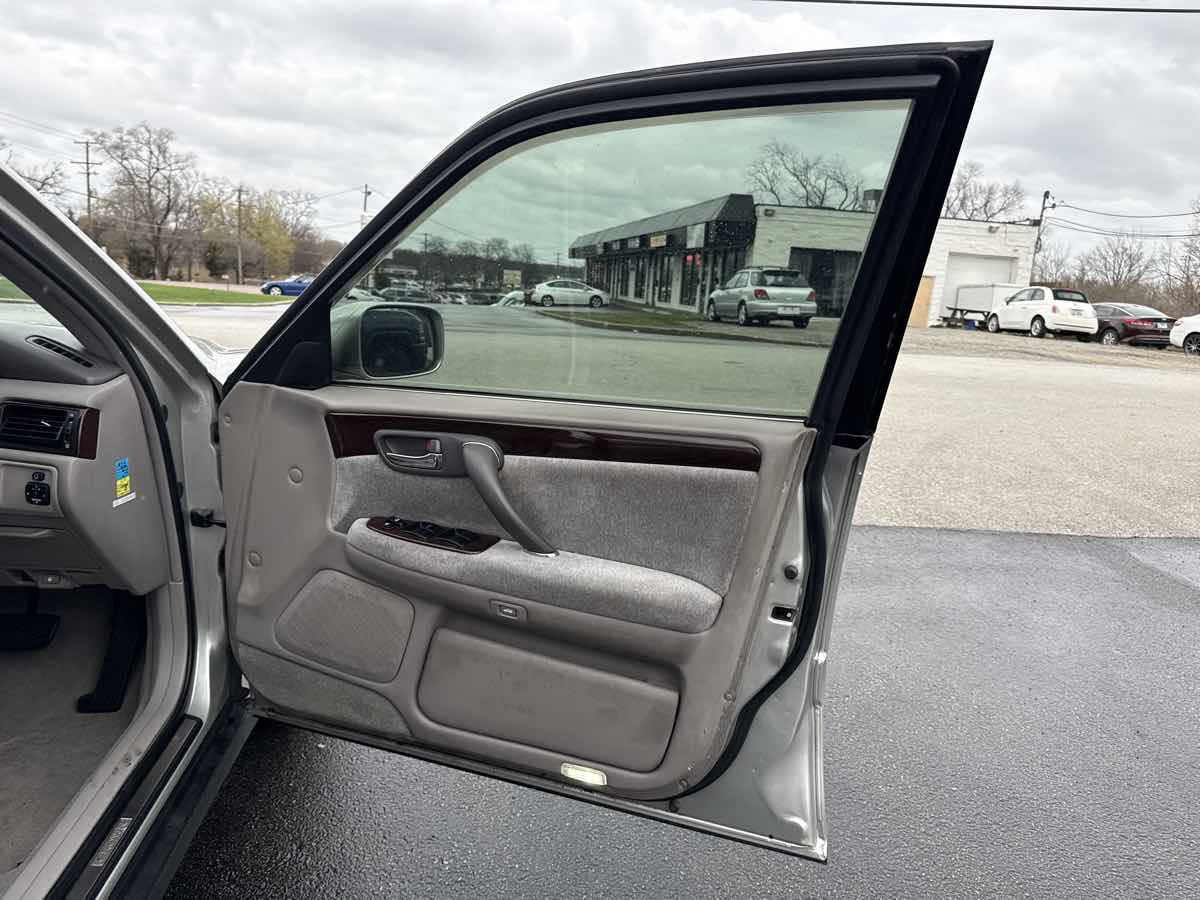 Photo 20 of this Toyota Crown Royal