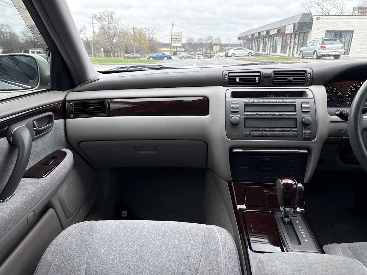 Photo 23 of this Toyota Crown Royal
