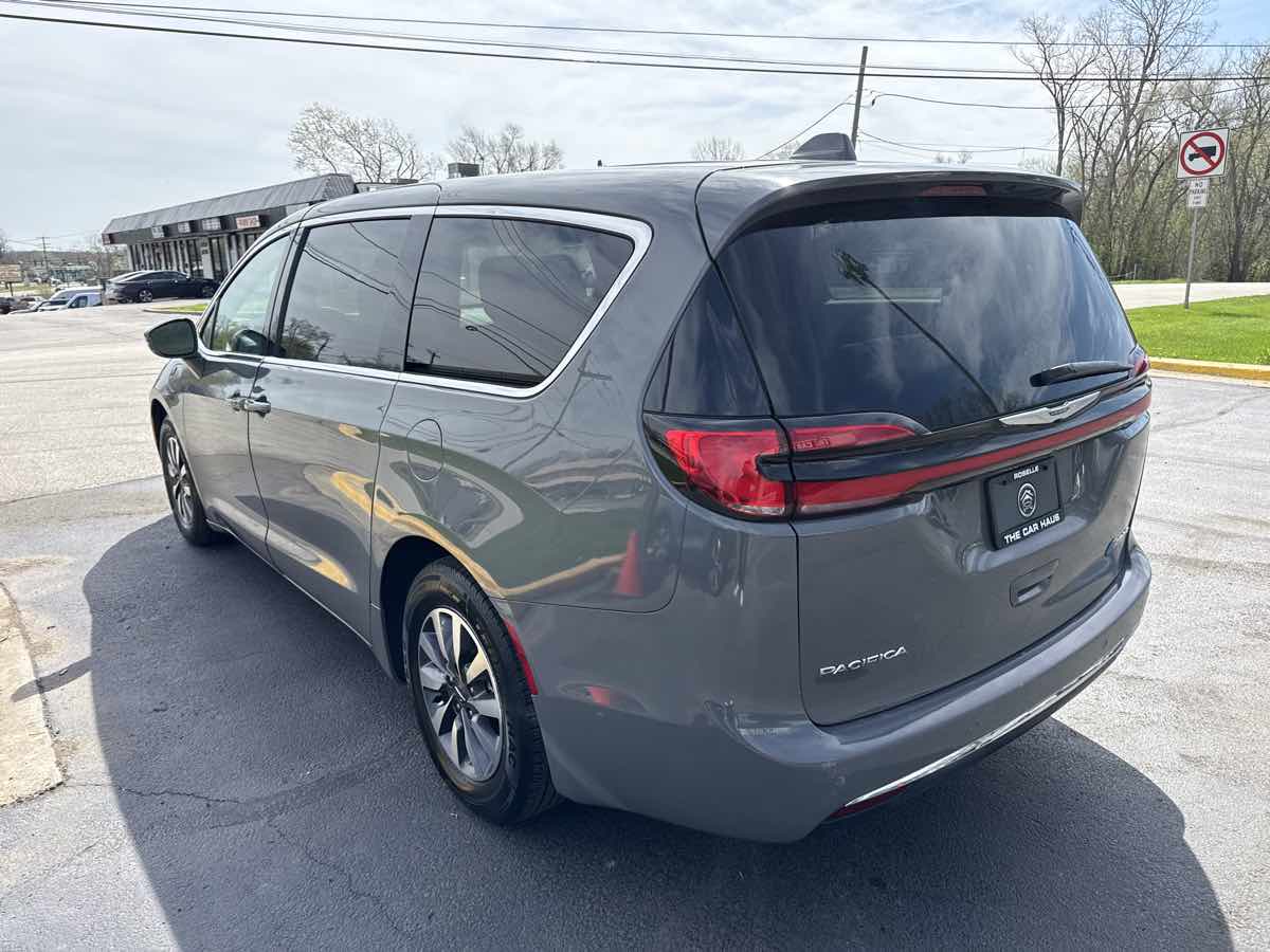 2022 Chrysler Pacifica Hybrid Touring L - Photo 5