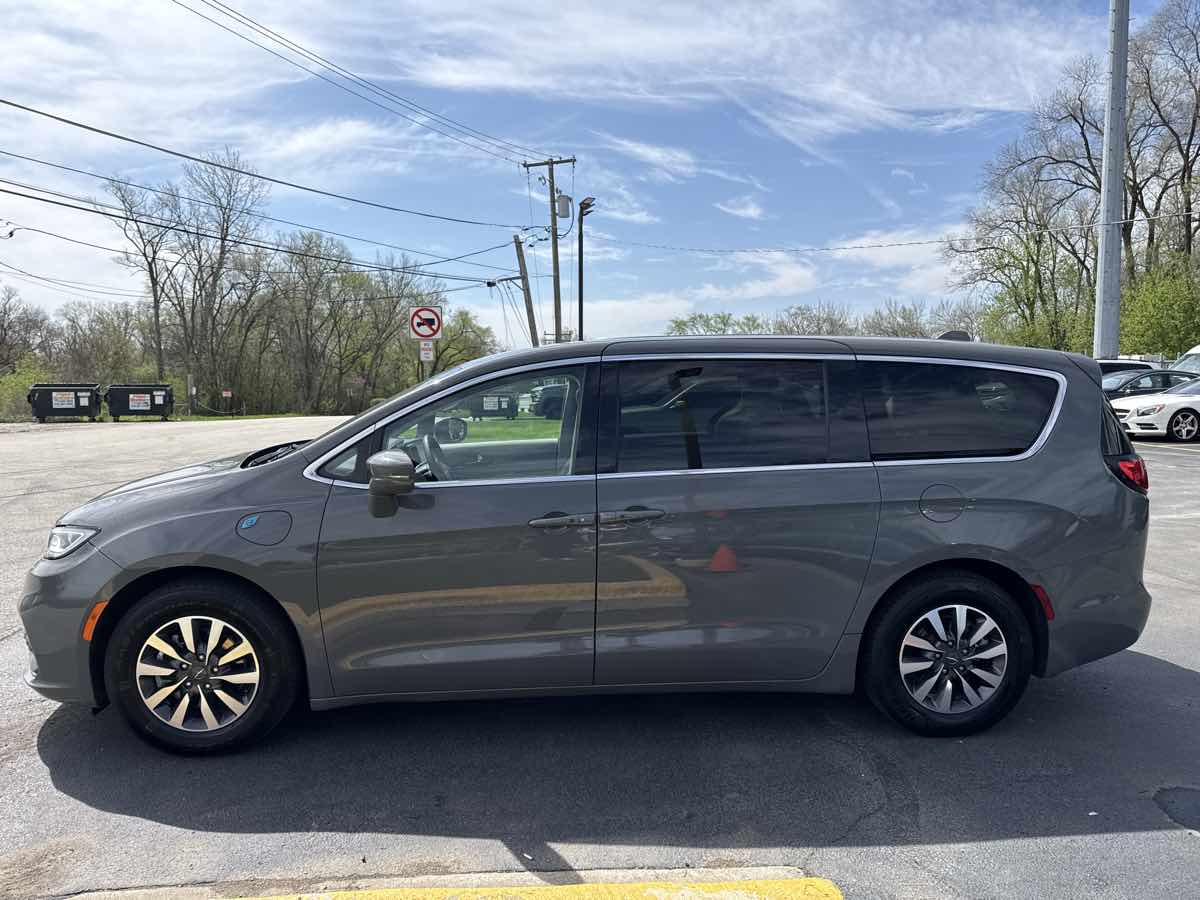2022 Chrysler Pacifica Hybrid Touring L - Photo 6