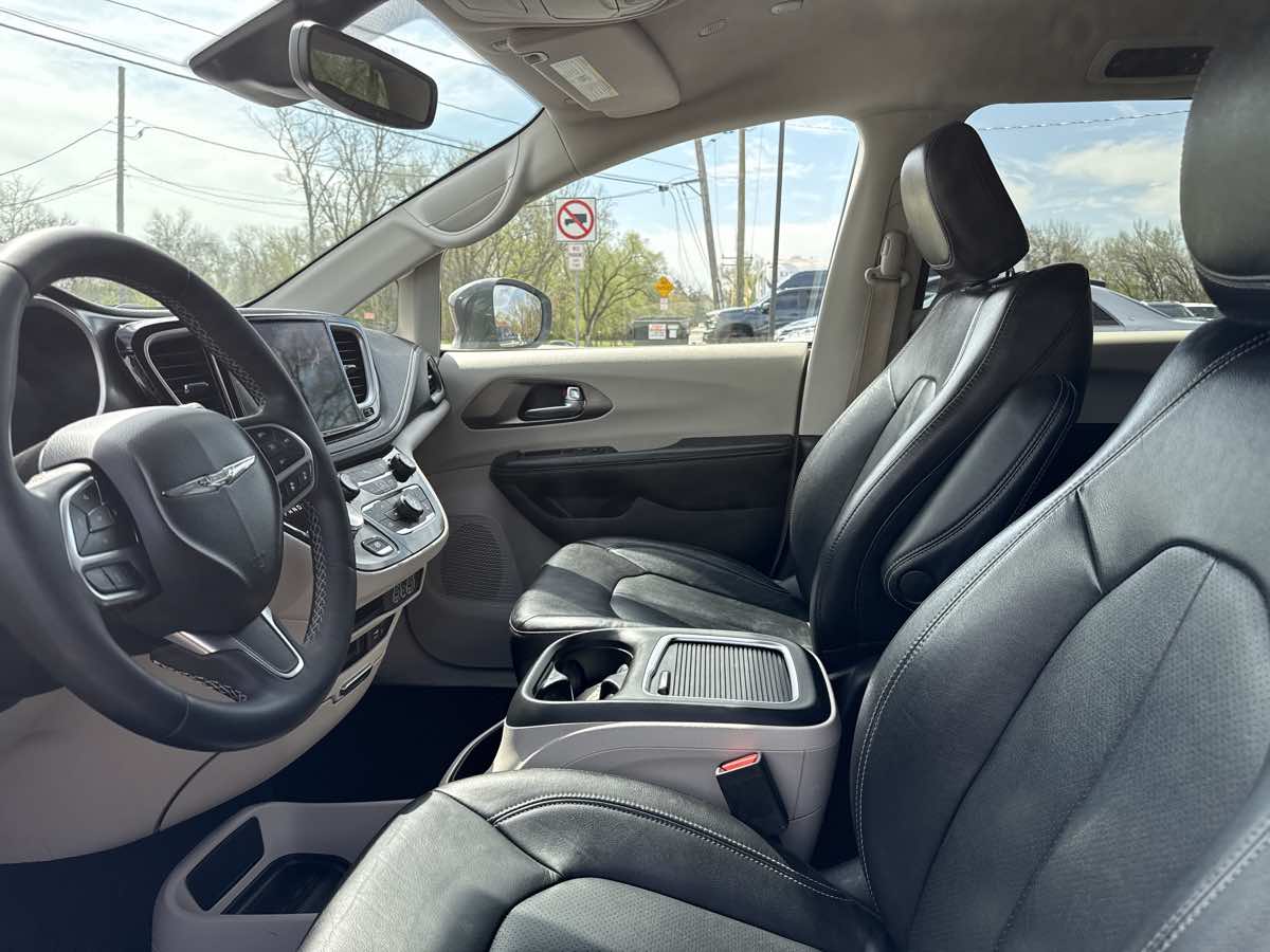 2022 Chrysler Pacifica Hybrid Touring L - Photo 9