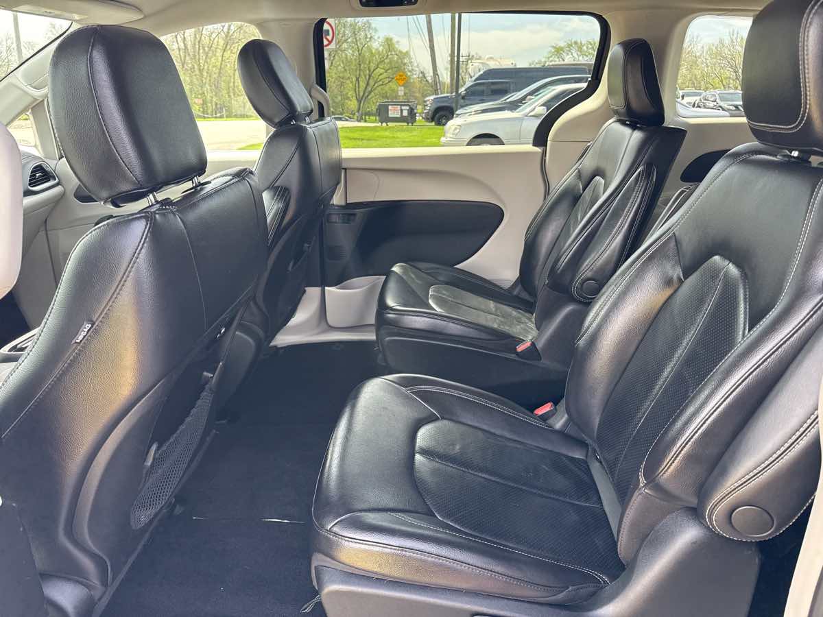 2022 Chrysler Pacifica Hybrid Touring L - Photo 12