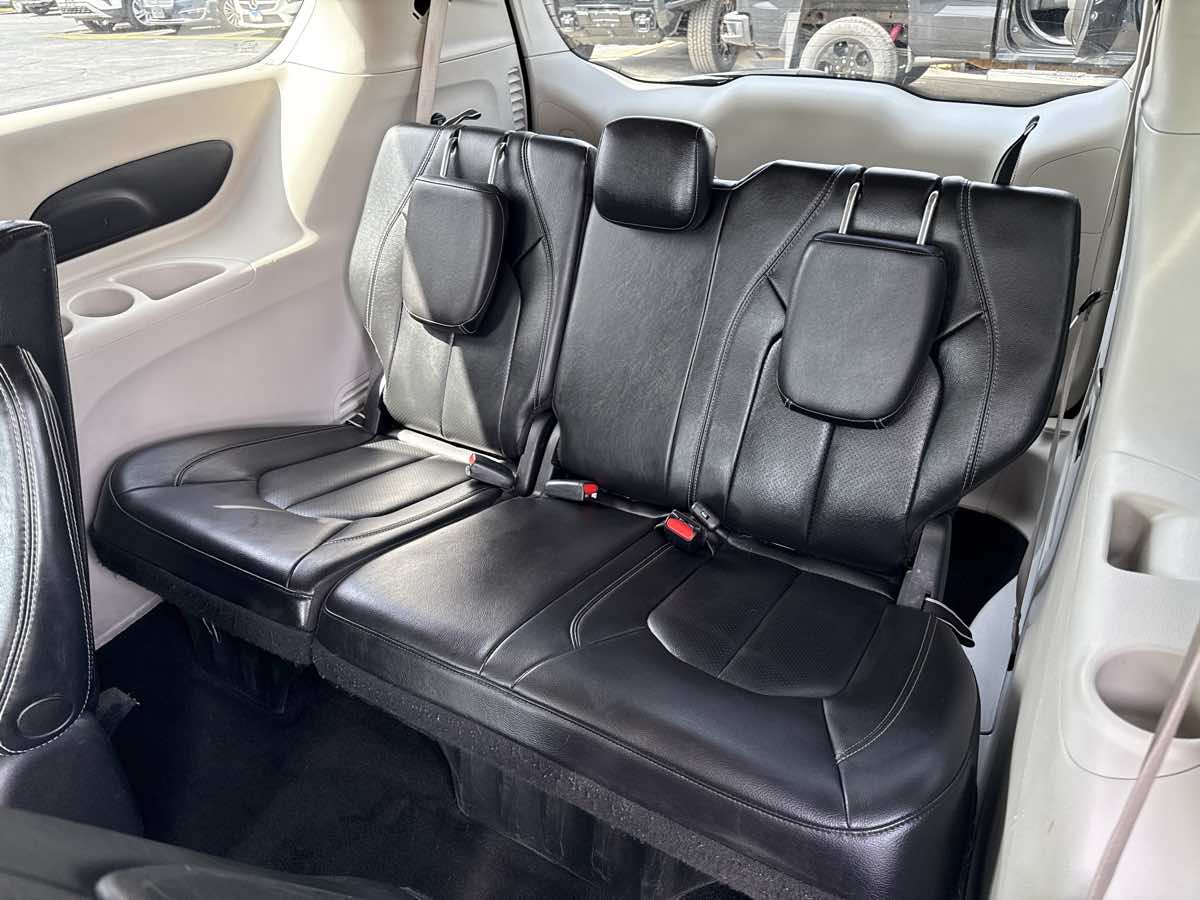2022 Chrysler Pacifica Hybrid Touring L - Photo 14