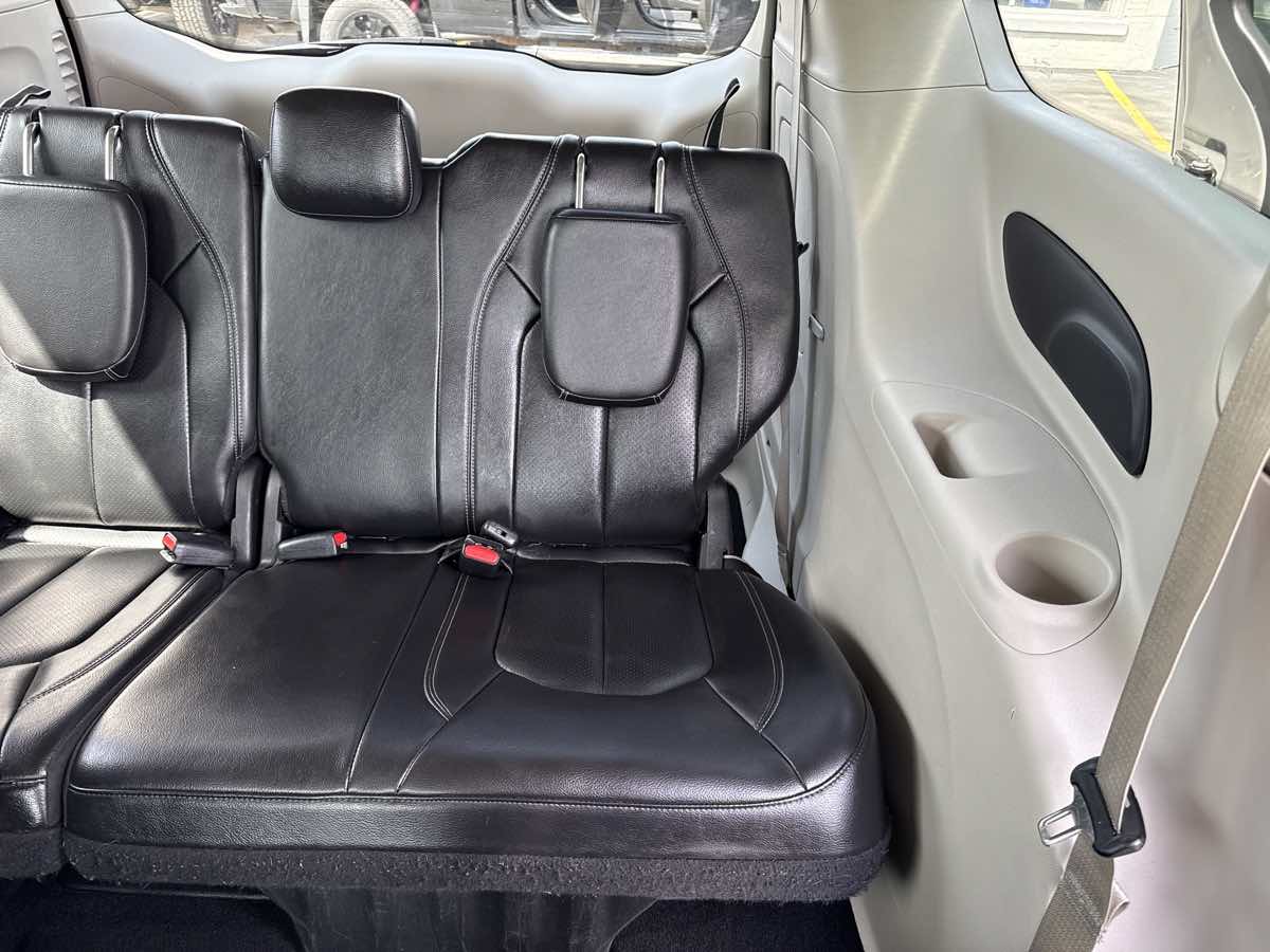 2022 Chrysler Pacifica Hybrid Touring L - Photo 15