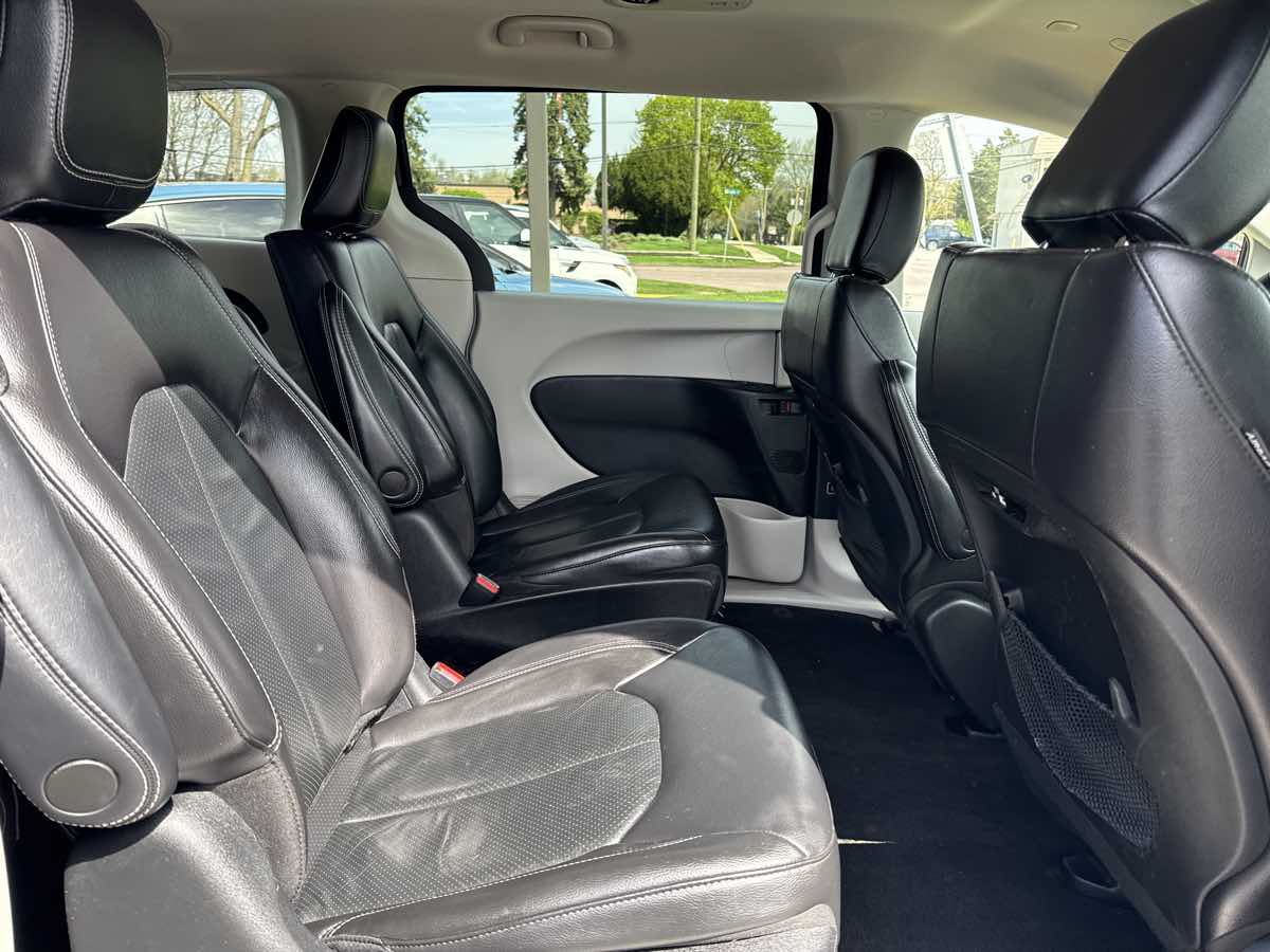 2022 Chrysler Pacifica Hybrid Touring L - Photo 17