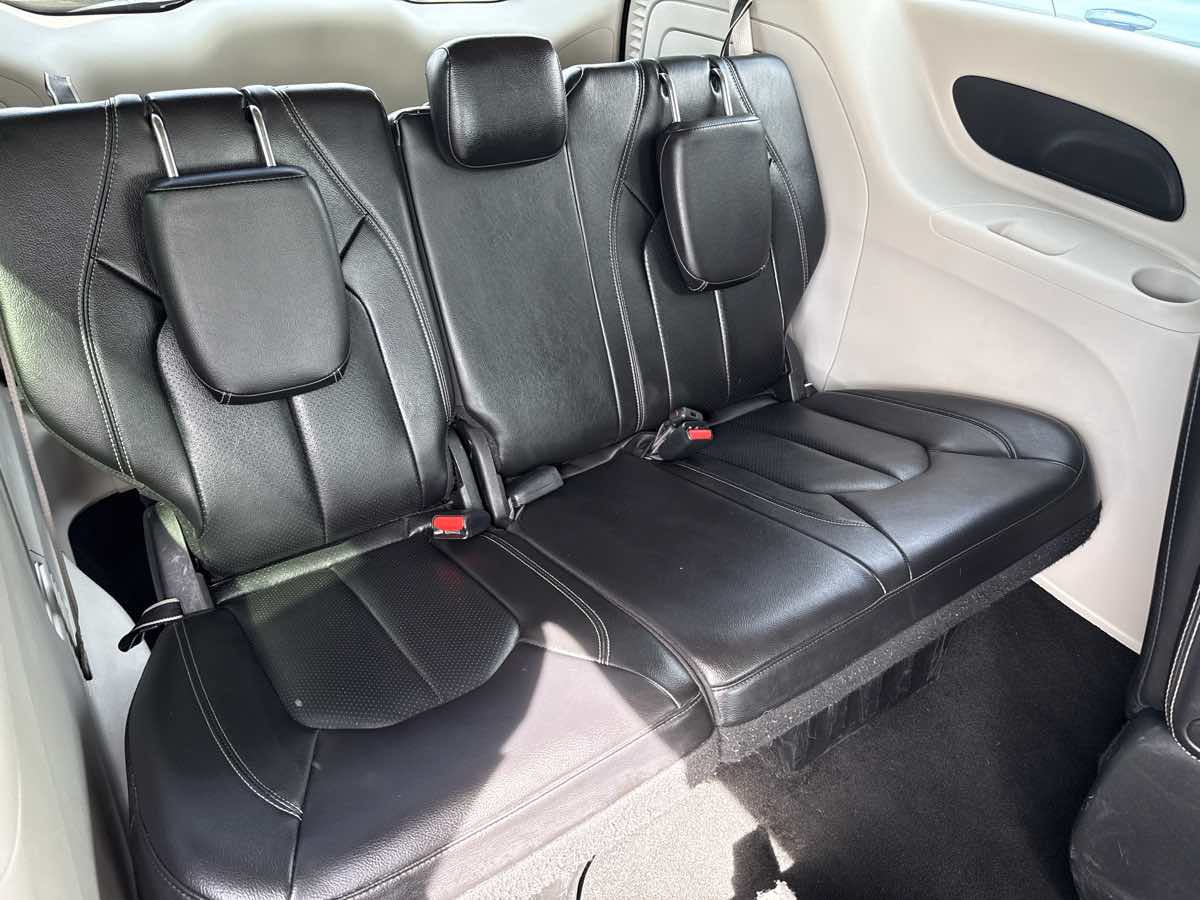 2022 Chrysler Pacifica Hybrid Touring L - Photo 19