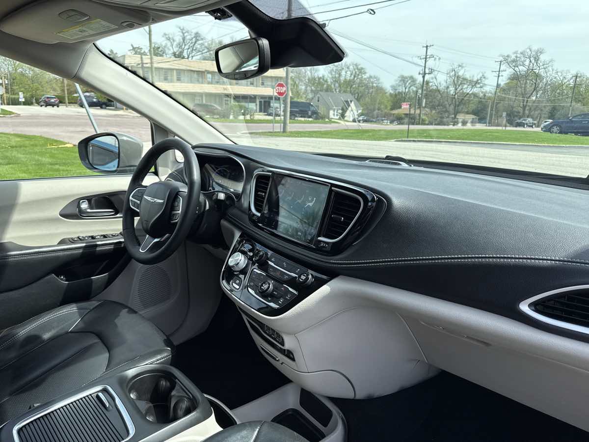 2022 Chrysler Pacifica Hybrid Touring L - Photo 21