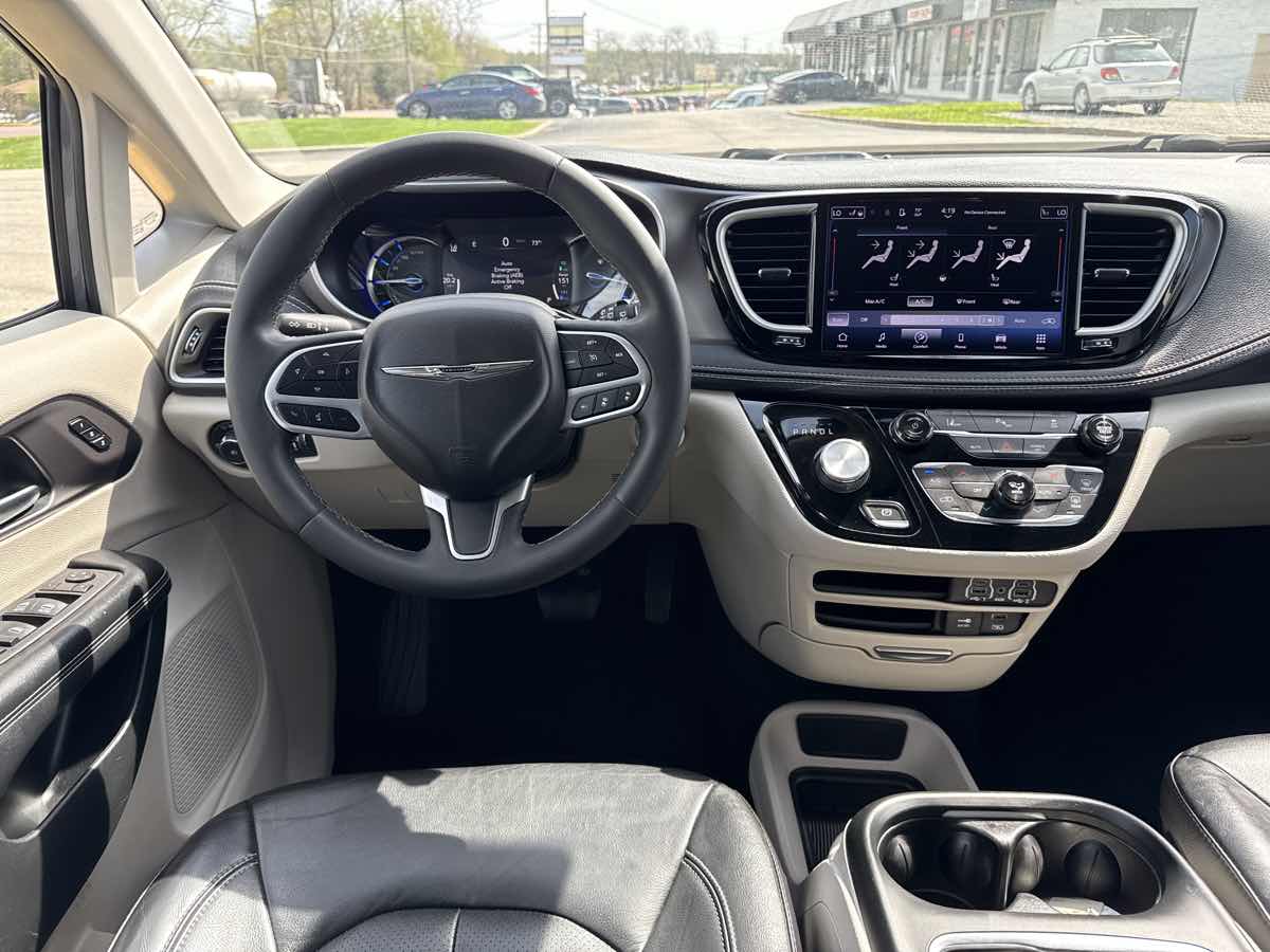 2022 Chrysler Pacifica Hybrid Touring L - Photo 24