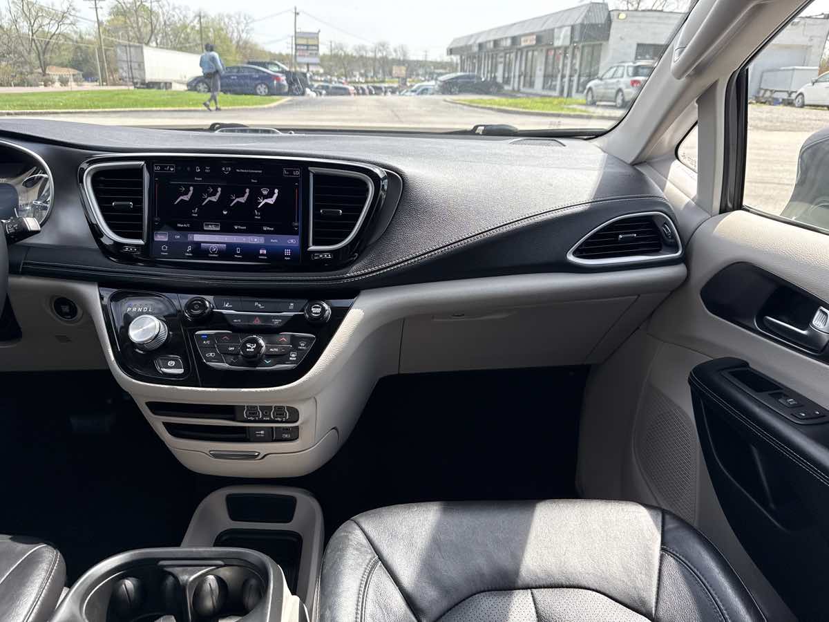 2022 Chrysler Pacifica Hybrid Touring L - Photo 25