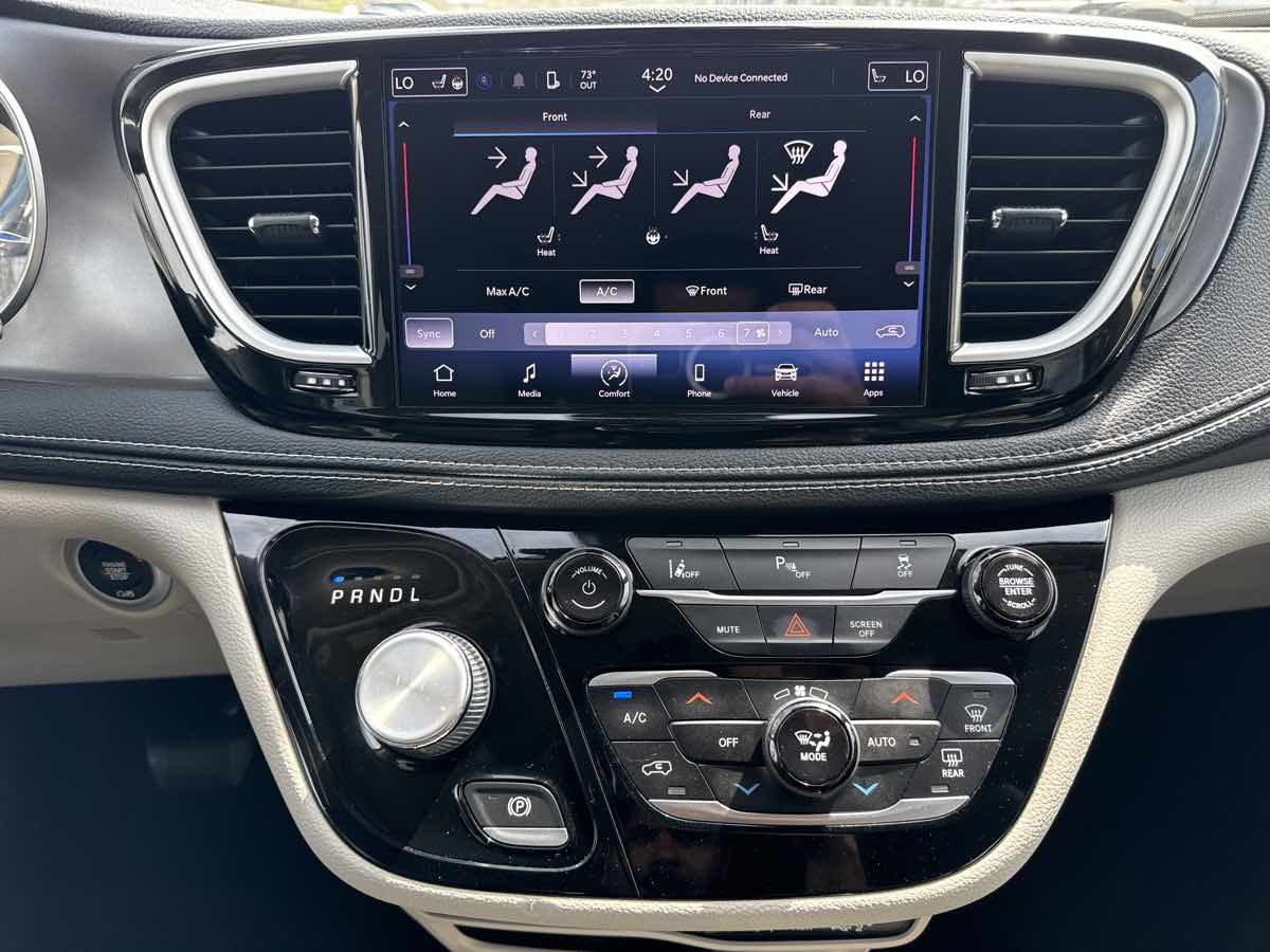 2022 Chrysler Pacifica Hybrid Touring L - Photo 29