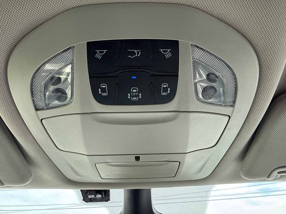 2022 Chrysler Pacifica Hybrid Touring L - Photo 32