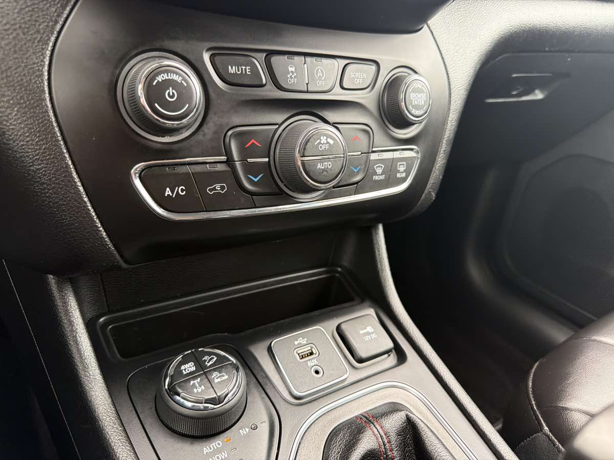 2019 Jeep Cherokee Trailhawk - Photo 14