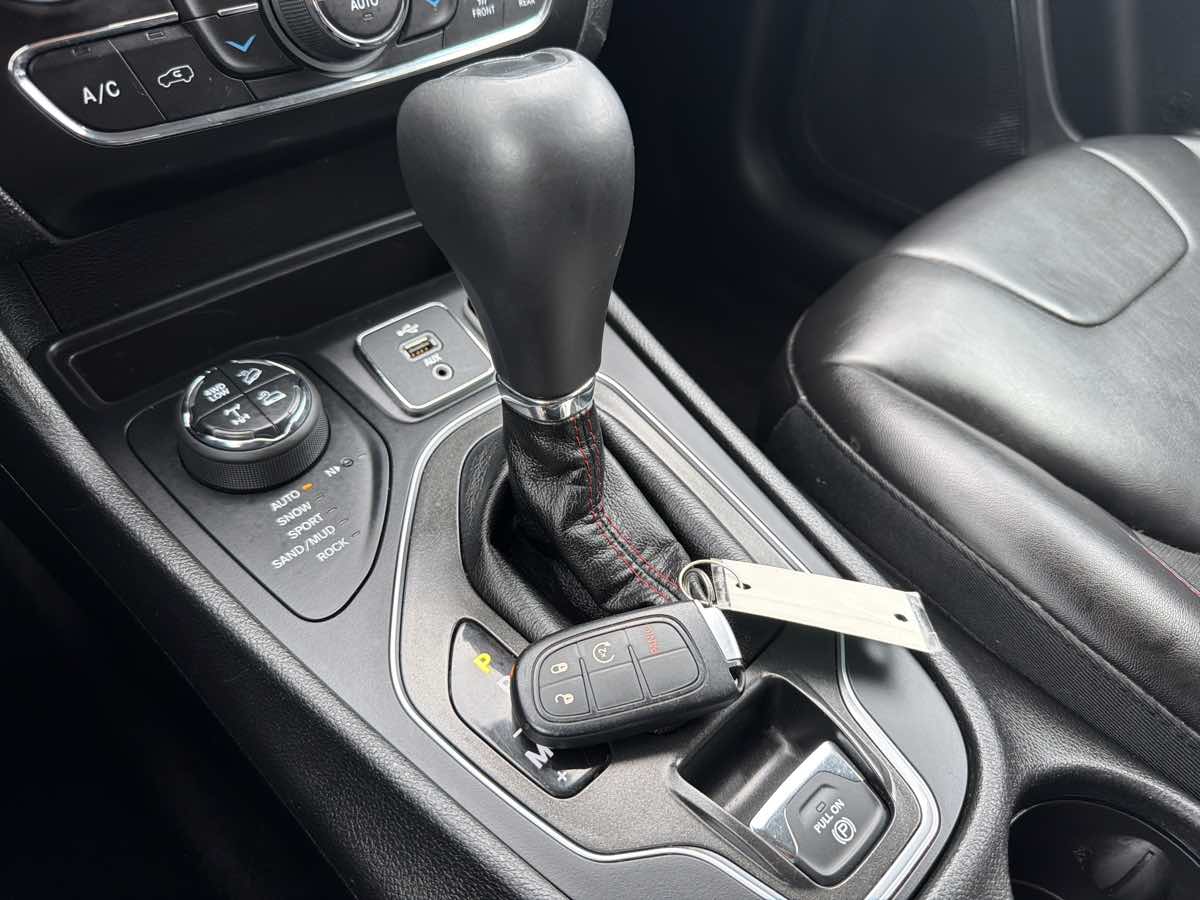 2019 Jeep Cherokee Trailhawk - Photo 15