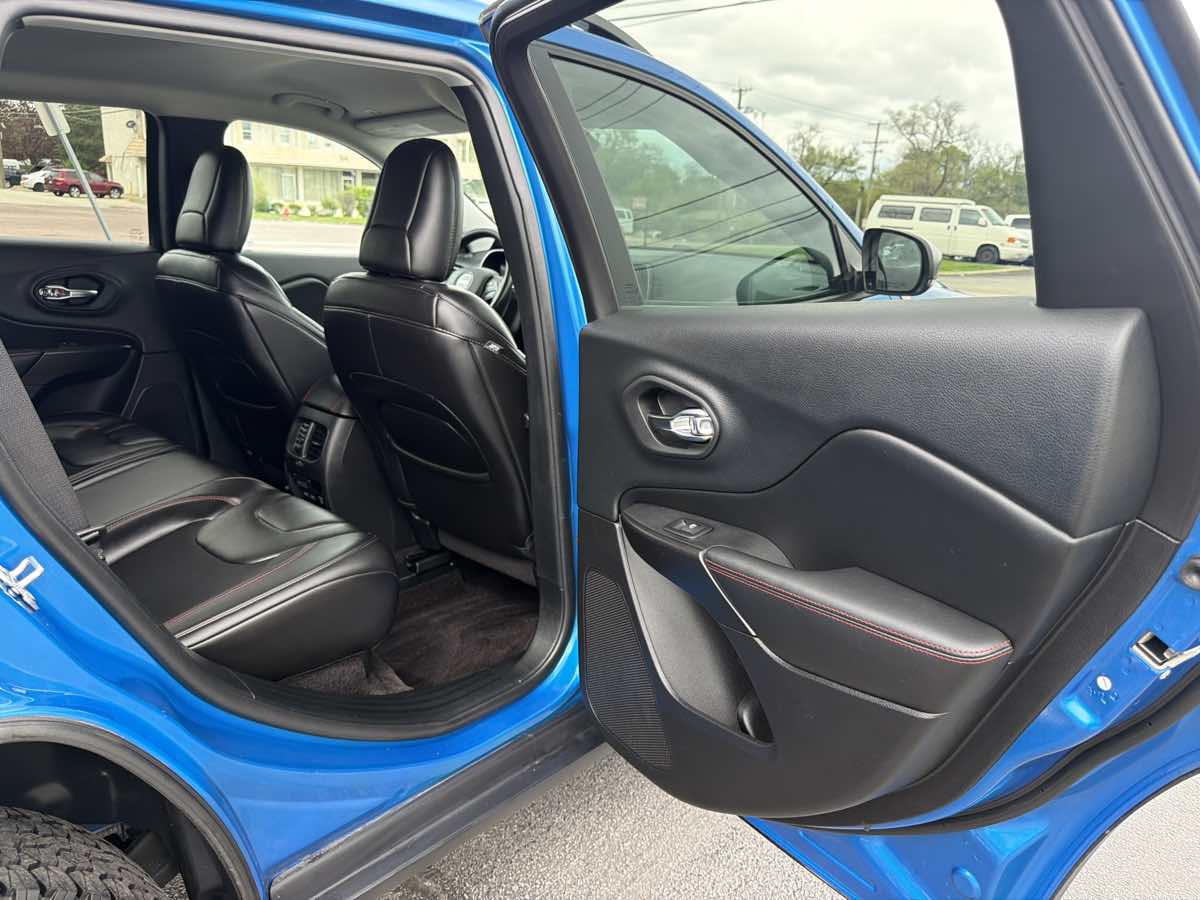 2019 Jeep Cherokee Trailhawk - Photo 25