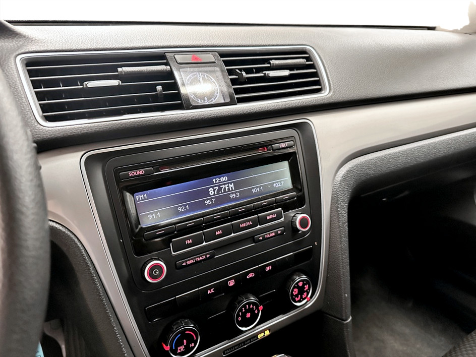 2015 Volkswagen Passat S - Photo 13