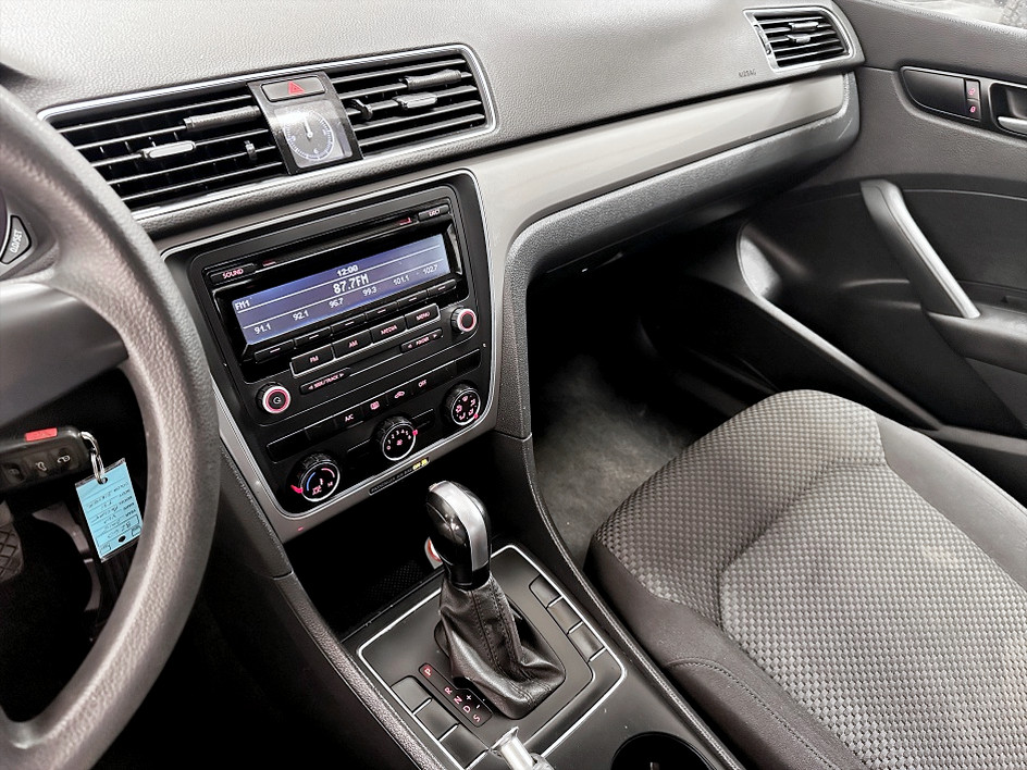 2015 Volkswagen Passat S - Photo 11