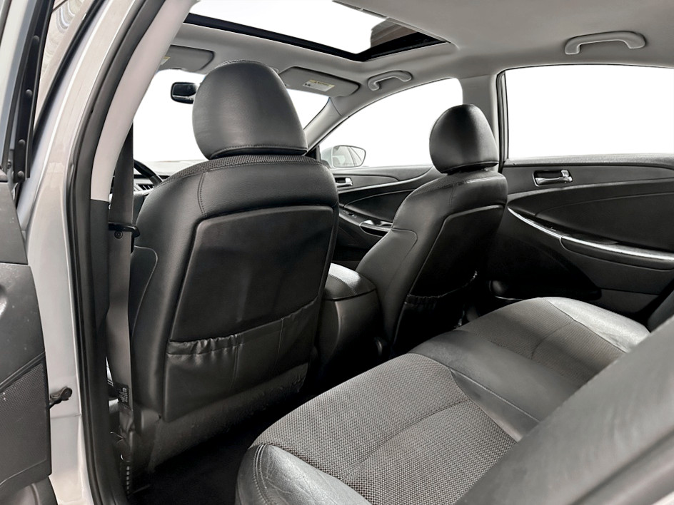 2011 Hyundai Sonata SE - Photo 18