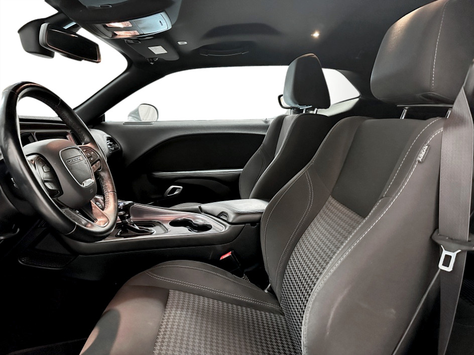 2017 Dodge Challenger SXT - Photo 9