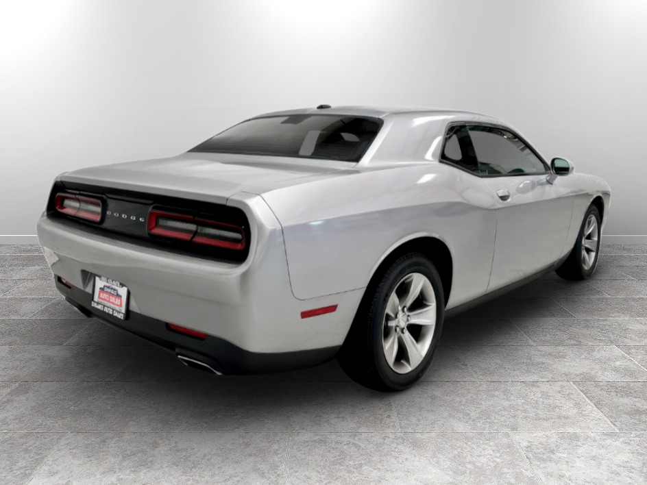 2017 Dodge Challenger SXT - Photo 3