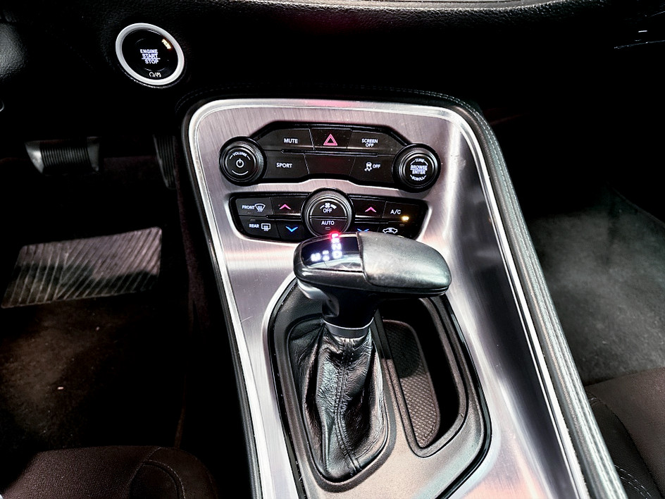 2017 Dodge Challenger SXT - Photo 12