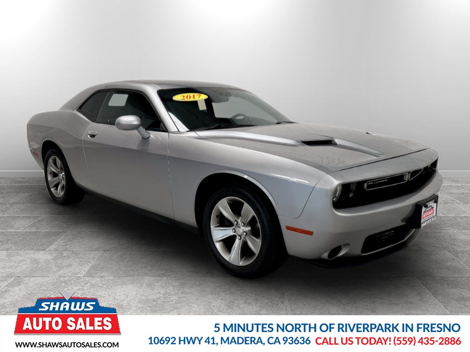 2017 Dodge Challenger SXT's photo