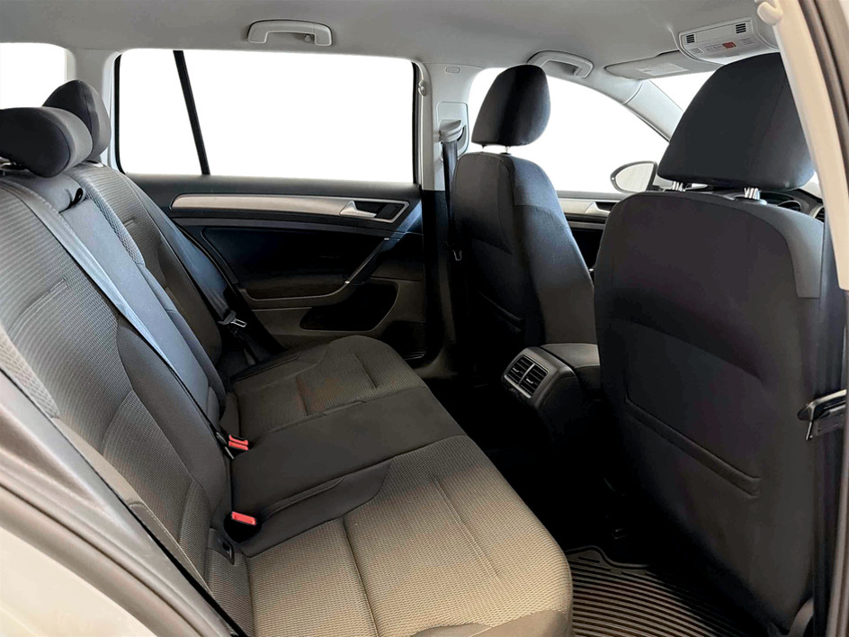 Photo 18 of this Volkswagen Golf SportWagen