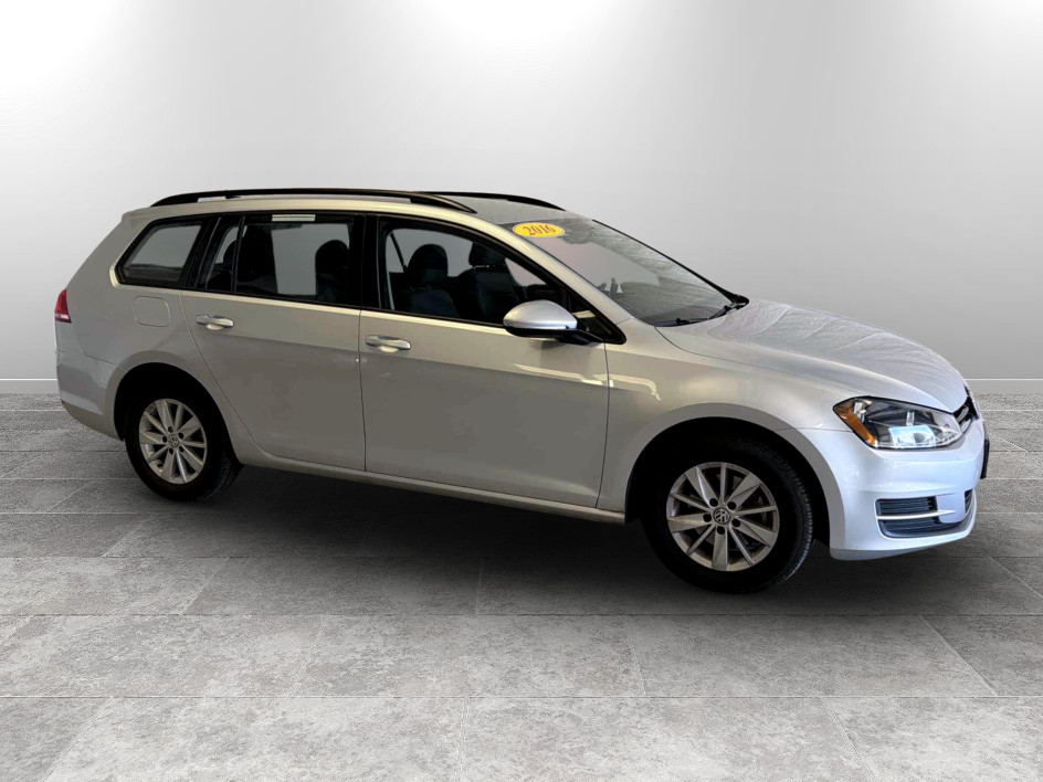 Photo 2 of this Volkswagen Golf SportWagen