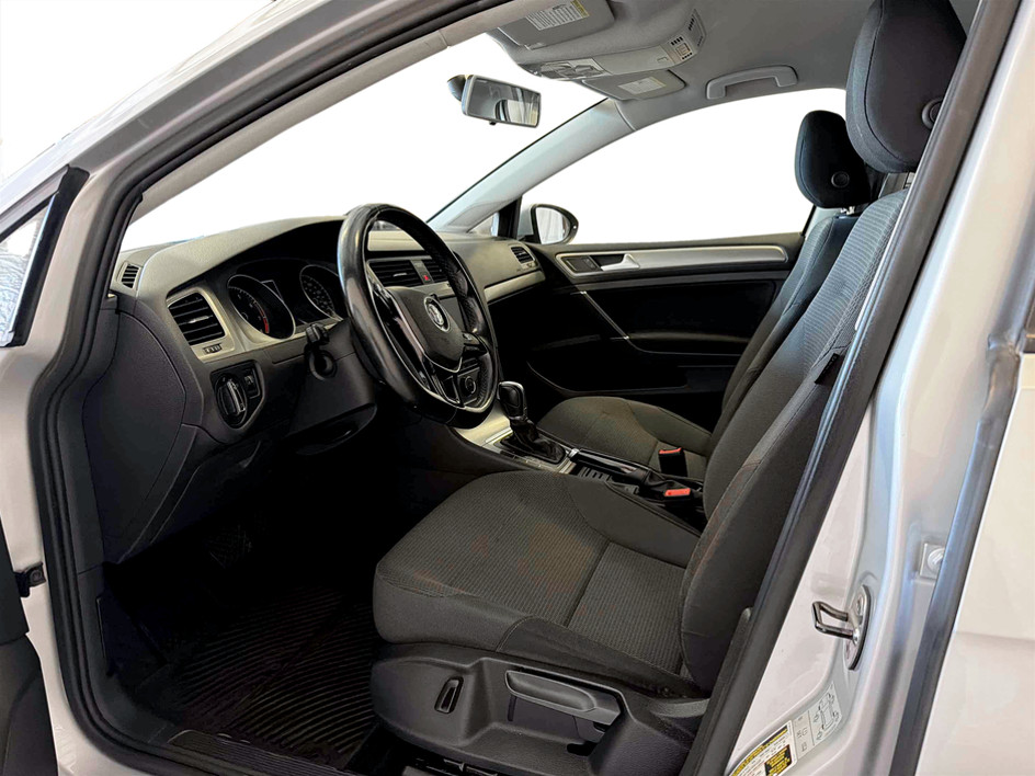 Photo 9 of this Volkswagen Golf SportWagen
