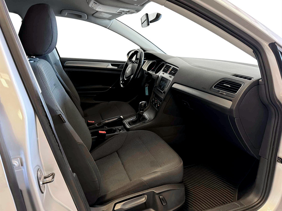 Photo 16 of this Volkswagen Golf SportWagen