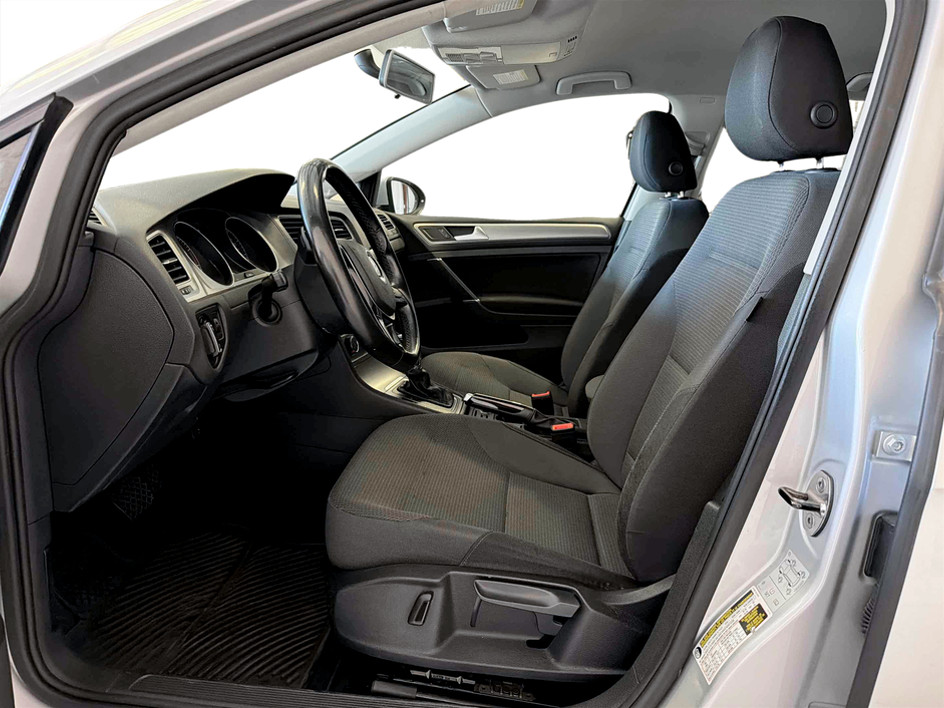 Photo 10 of this Volkswagen Golf SportWagen