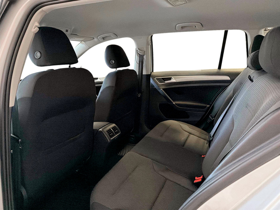 Photo 19 of this Volkswagen Golf SportWagen