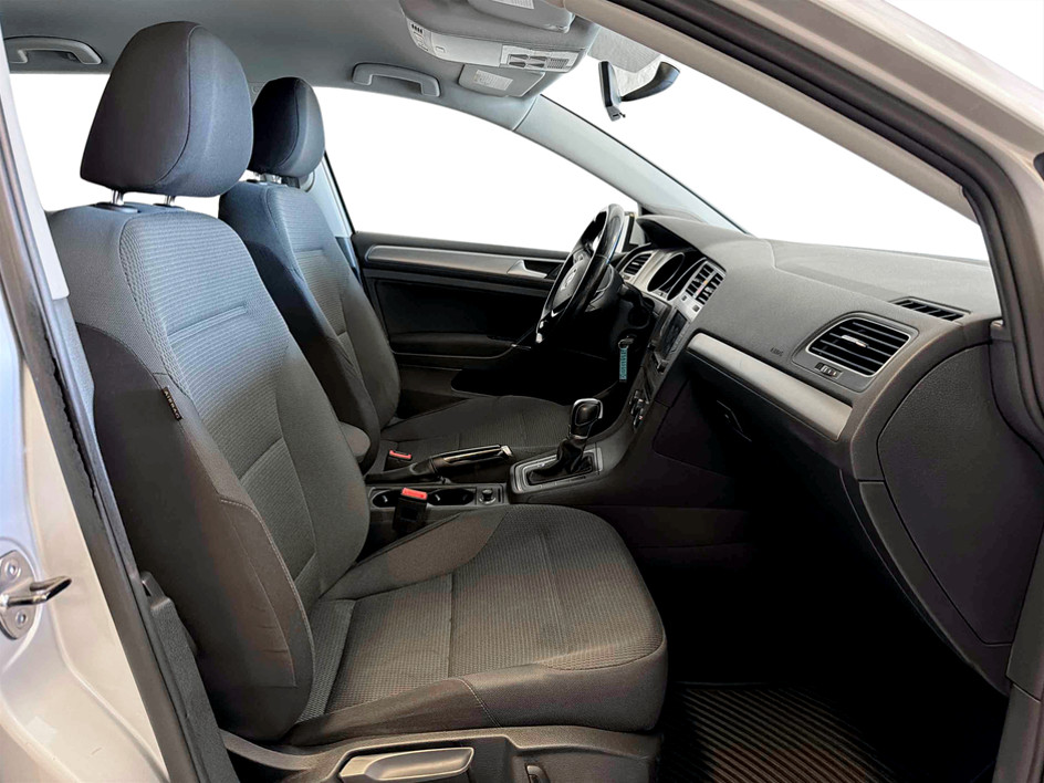 Photo 17 of this Volkswagen Golf SportWagen