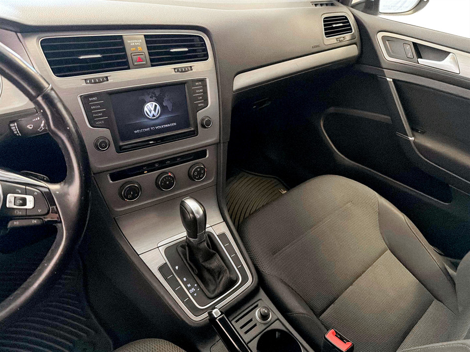 Photo 12 of this Volkswagen Golf SportWagen