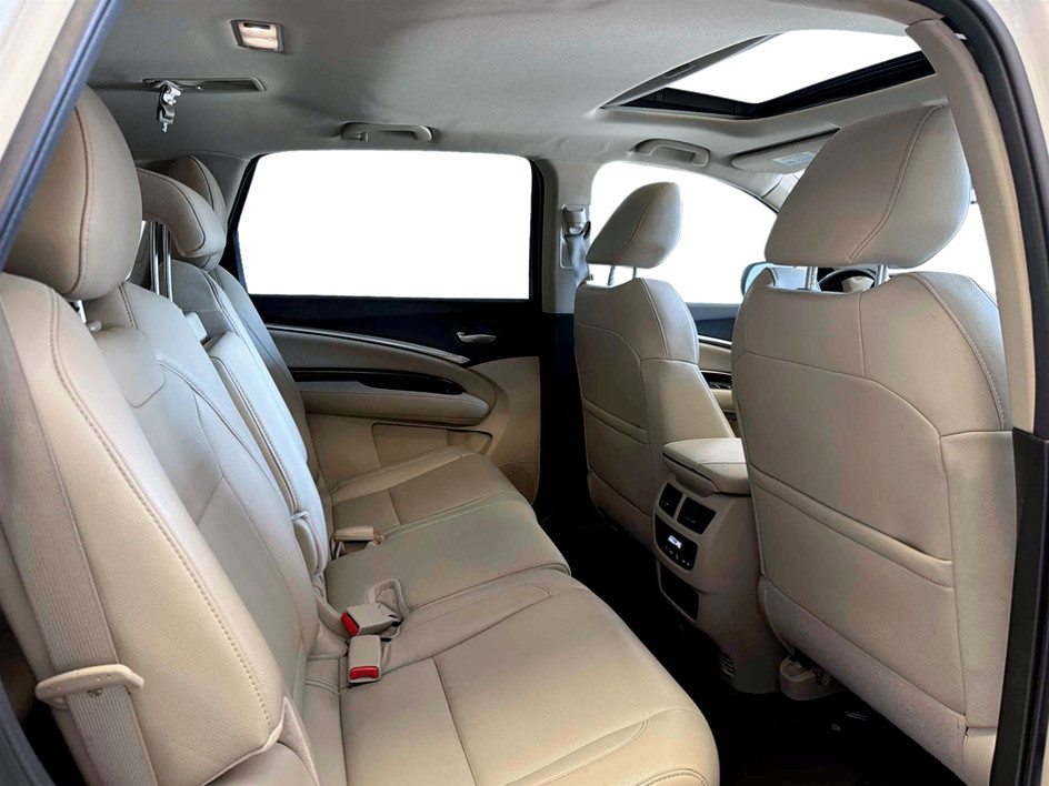 Photo 18 of this Acura MDX