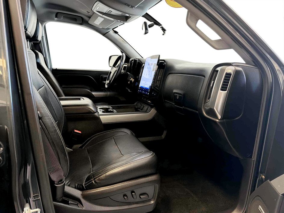Photo 16 of this Chevrolet Silverado 1500