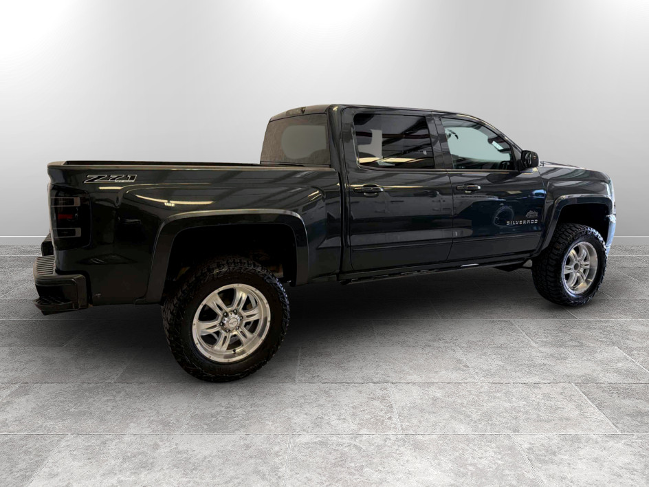 Photo 2 of this Chevrolet Silverado 1500