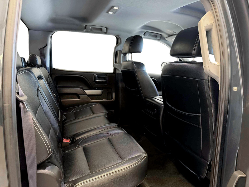 Photo 18 of this Chevrolet Silverado 1500